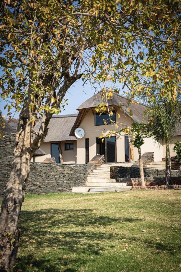 Villa Tholo Manzi Private Game Farm Zeerust Exterior foto